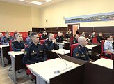 Первый заместитель Председателя областной Думы Владимир Мищенко приветствовал участников квеста "Сила права"