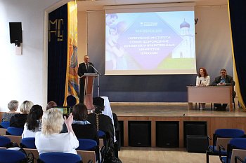 Председатель комитета по образованию и науке областной Думы Алексей Гиляров приветствовал участников конференции в Мурманском арктическом государственном университете