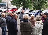 Уважаемые земляки, 18 июня вместе с депутатом Совета депутатов города Мурманска Андреем Анатольевичем Савенковым и специалистами Управления Первомайского административного округа провели встречу с жителями микрорайона дома №30 по улице Зои Космодемьянской