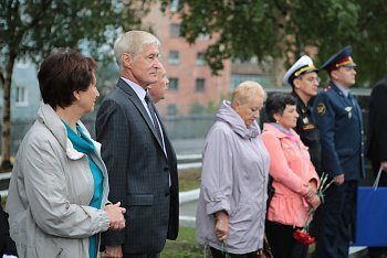 Председатель профильного комитета регионального парламента Борис Пищулин поздравил бойцов морского отряда войск национальной гвардии России по Мурманской области с днем части