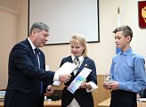 Первый заместитель Председателя Думы Владимир Мищенко наградил победителей и призеров конкурса «Медиа-Арктика»