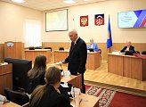 Мурманские гимназисты познакомились с деятельностью регионального парламента