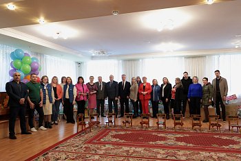 Региональные парламентарии приняли участие в благотворительной акции