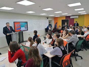 Владимир Мищенко принял участие в качестве члена жюри правовой игры "Правовой калейдоскоп"