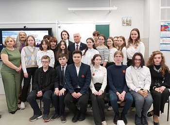 Уважаемые земляки, проект "Историческая гостиная" продолжает свою деятельность. Сегодня вместе с режиссером Андреем Андреевичем Сычевым провели заседание с учениками Мурманского международного лицея