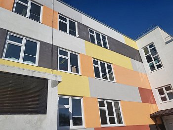 Вице-спикер регионального парламента Евгений Никора оценил готовность нового мурманского детского сада на улице Достоевского к приему дошколят