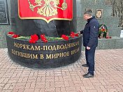 Владимир Мищенко почтил память погибших подводников